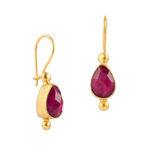 Earring made from brass, goldplated, Ruby